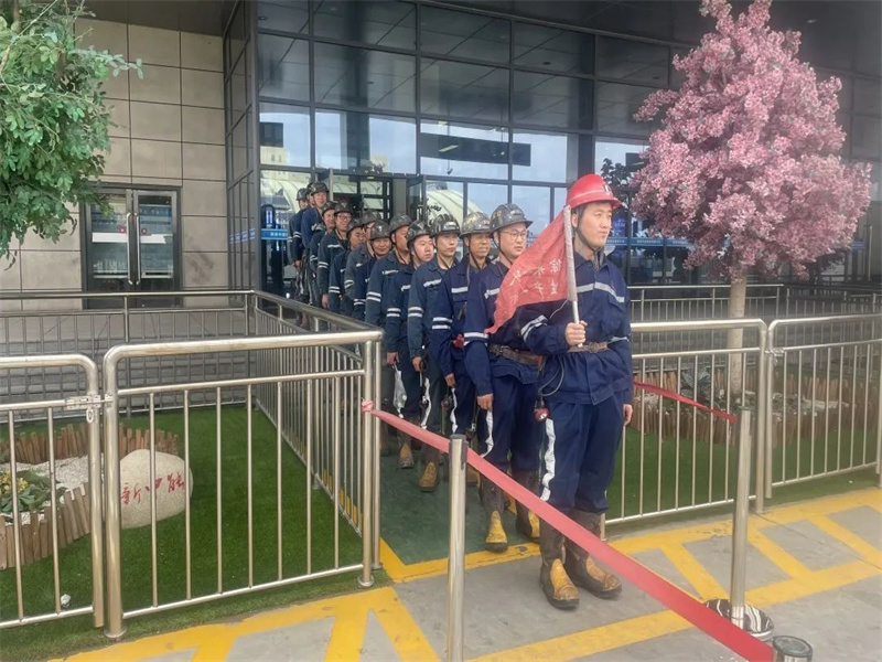 喜訊！中能袁大灘煤礦綜采一隊獲2023年陜西省能源化學(xué)地質(zhì)工會“工人先鋒號”榮譽稱號（4）.jpg
