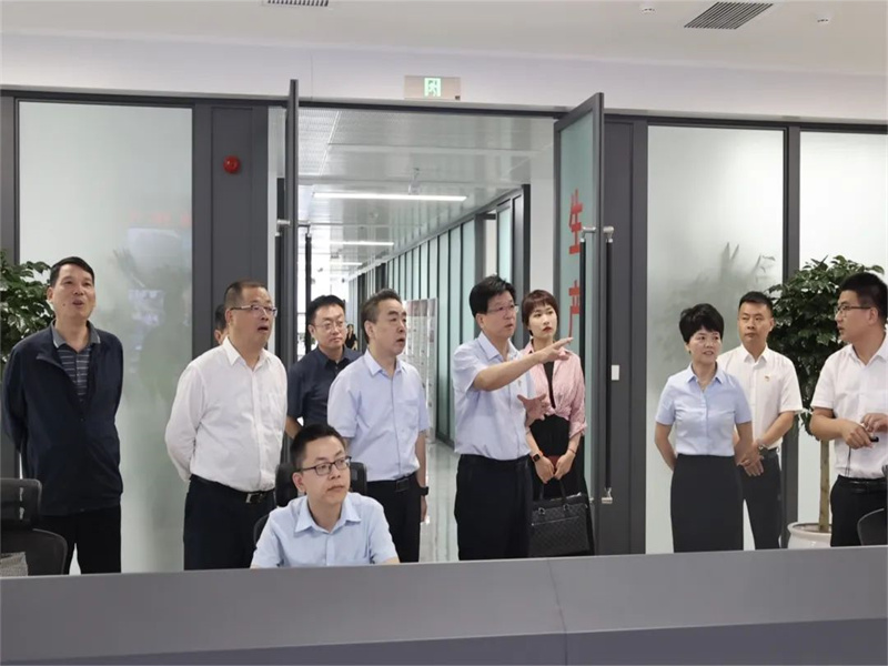 陜煤集團(tuán)審計(jì)部黨支部與公司機(jī)關(guān)經(jīng)營(yíng)黨支部開展聯(lián)合主題黨日活動(dòng).jpg